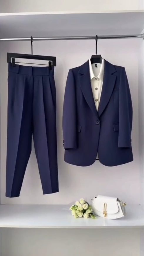 Elina Suit